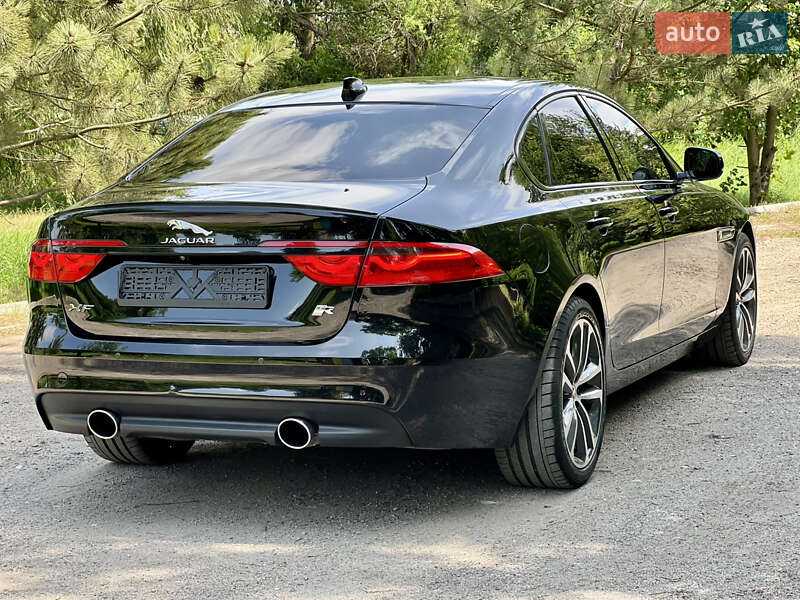 Седан Jaguar XF 2018 в Валках