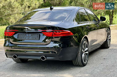 Седан Jaguar XF 2017 в 