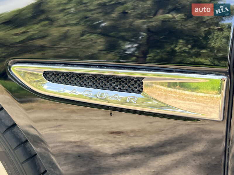 Седан Jaguar XF 2018 в Валках