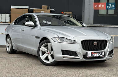Седан Jaguar XF 2016 в 