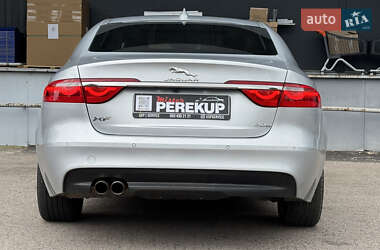 Седан Jaguar XF 2016 в 