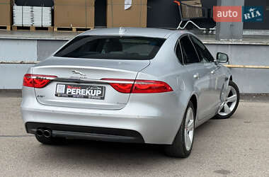 Седан Jaguar XF 2016 в 