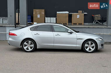 Седан Jaguar XF 2016 в 