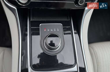 Седан Jaguar XF 2016 в 