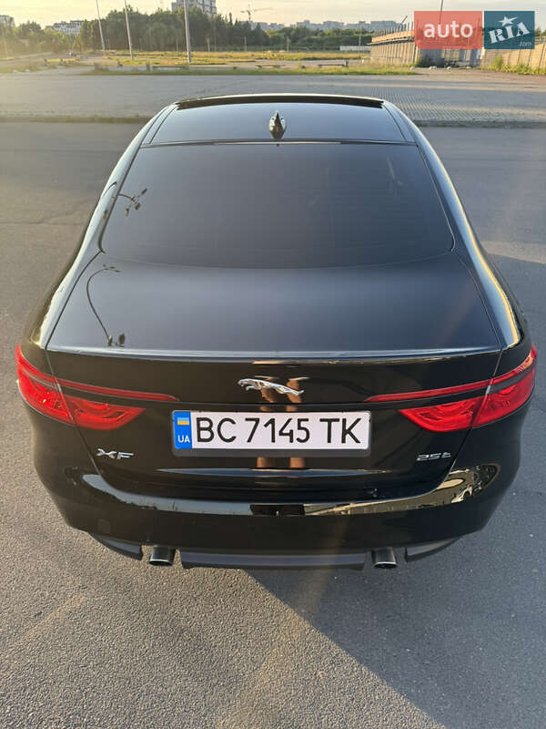 Седан Jaguar XF 2017 в Львове