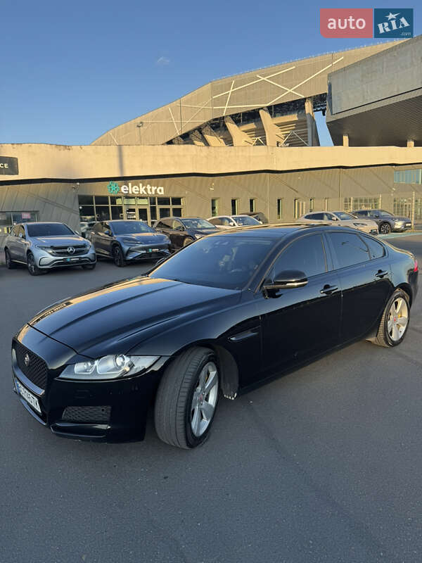 Седан Jaguar XF 2017 в Львове