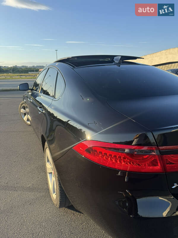 Седан Jaguar XF 2017 в Львове
