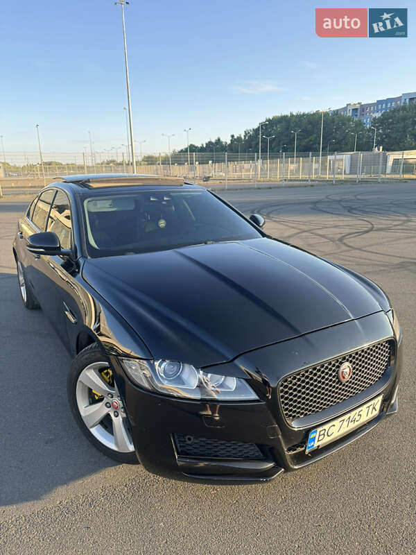 Седан Jaguar XF 2017 в Львове