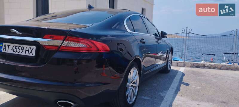 Седан Jaguar XF 2012 в Калуше