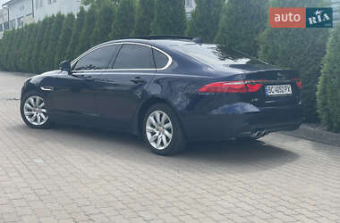 Седан Jaguar XF 2016 в 