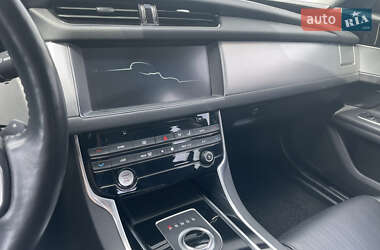 Седан Jaguar XF 2016 в 
