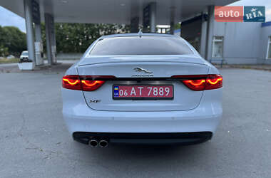 Седан Jaguar XF 2017 в 