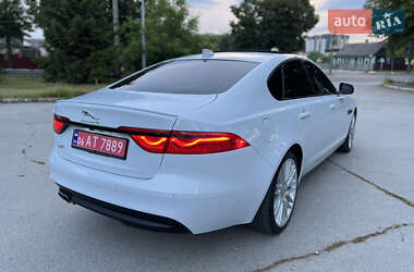 Седан Jaguar XF 2017 в 