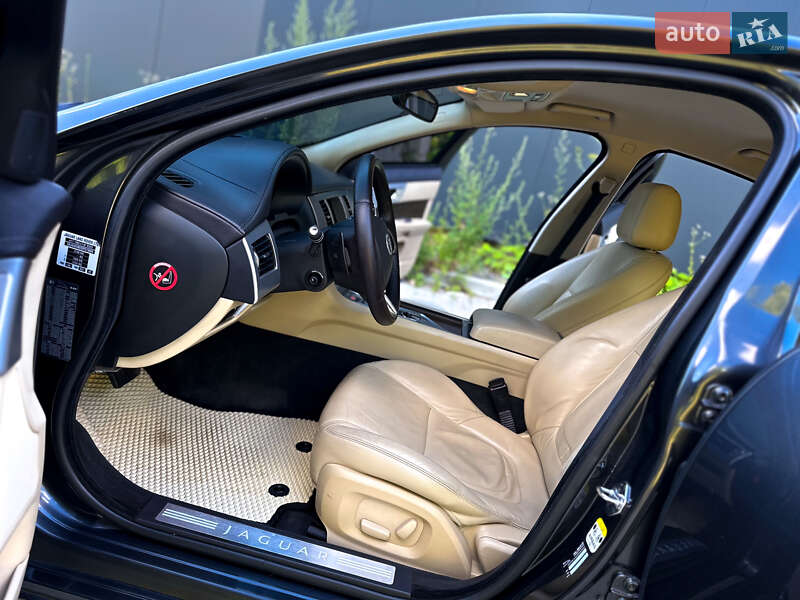Седан Jaguar XF 2013 в Хмельницком