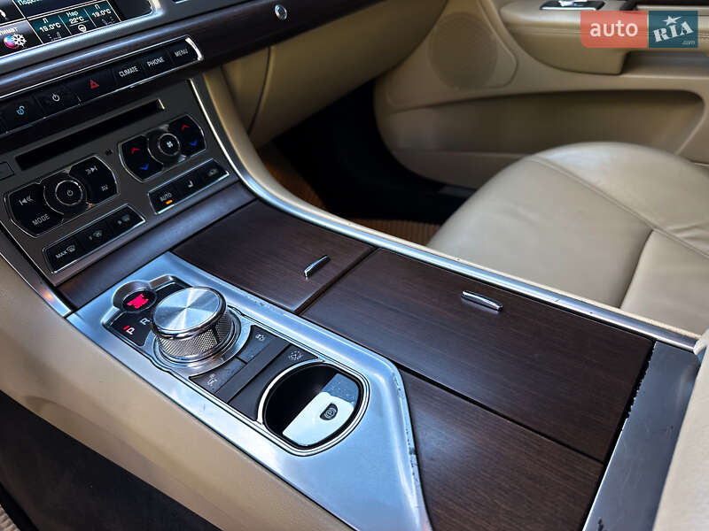 Седан Jaguar XF 2013 в Хмельницком