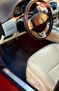Седан Jaguar XF 2012 в 