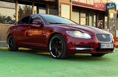 Седан Jaguar XF 2012 в 