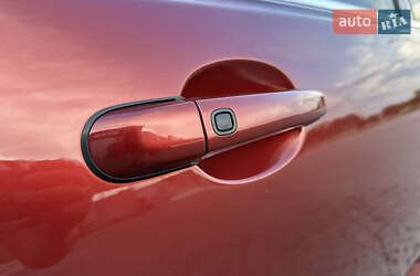 Седан Jaguar XF 2012 в 