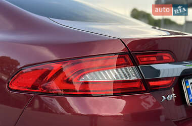 Седан Jaguar XF 2012 в 