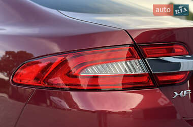 Седан Jaguar XF 2012 в 