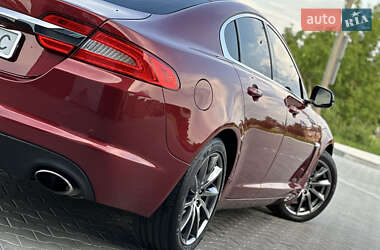 Седан Jaguar XF 2012 в 