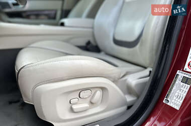 Седан Jaguar XF 2012 в 