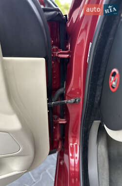 Седан Jaguar XF 2012 в 