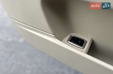 Седан Jaguar XF 2012 в 