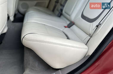 Седан Jaguar XF 2012 в 