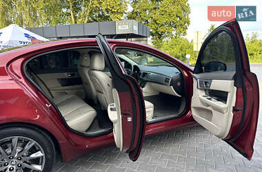 Седан Jaguar XF 2012 в 