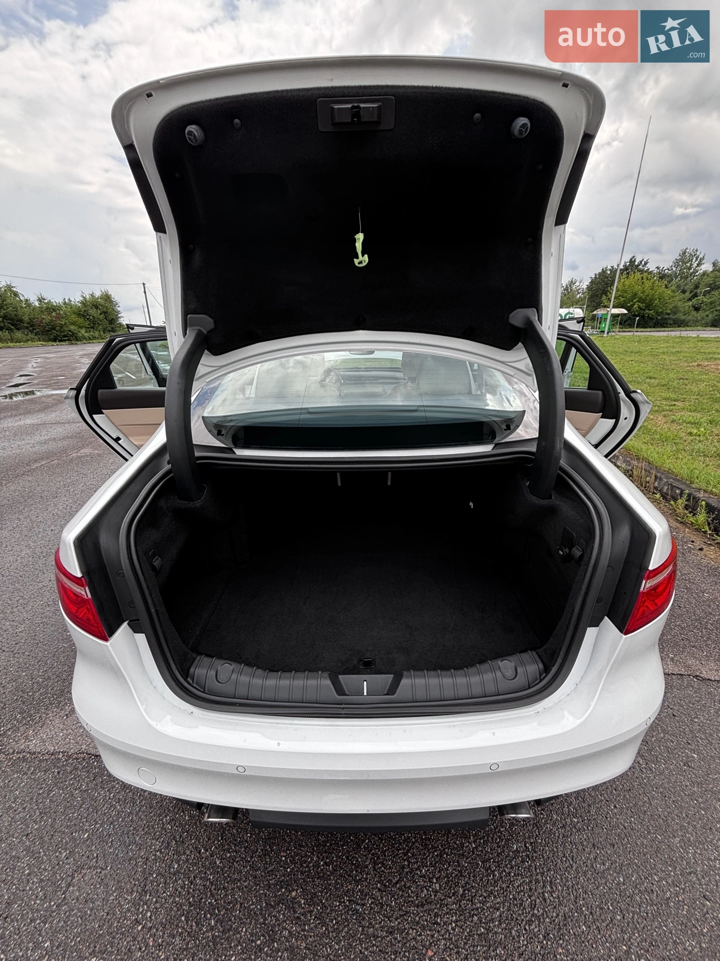 2018 Jaguar XF - мініатюра 12