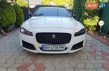 Седан Jaguar XF 2016 в 