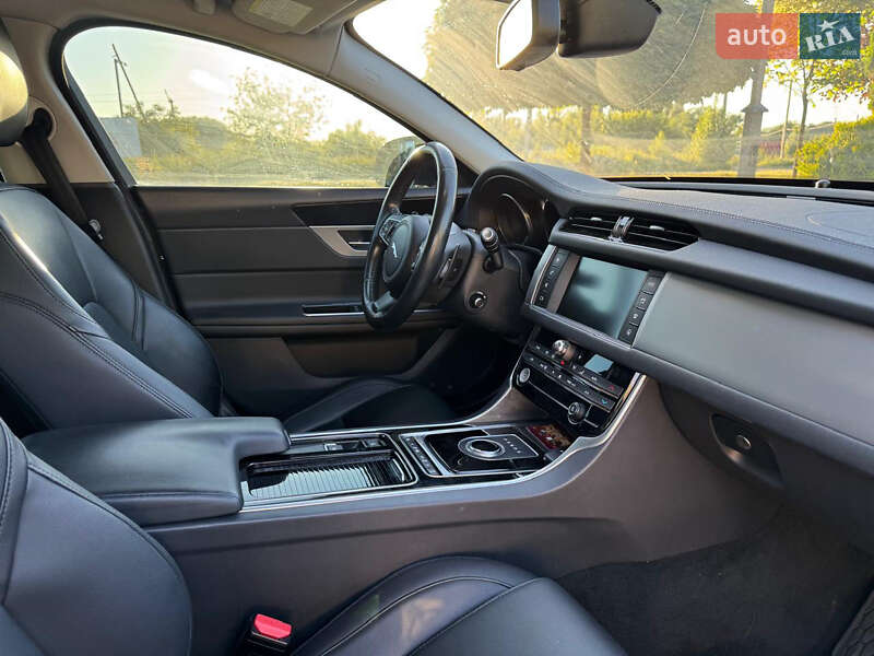 Седан Jaguar XF 2016 в Хмельницькому