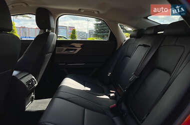 Седан Jaguar XF 2017 в 