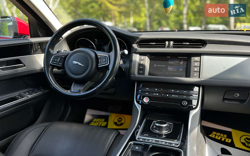 Седан Jaguar XF 2017 в Львове