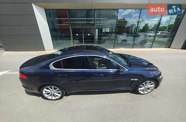 Седан Jaguar XF 2015 в 