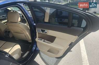 Седан Jaguar XF 2015 в 