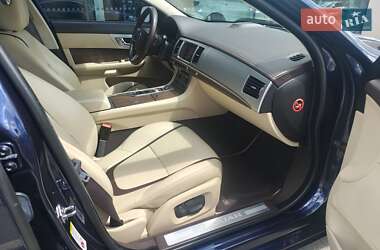 Седан Jaguar XF 2015 в 