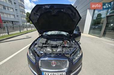 Седан Jaguar XF 2015 в 