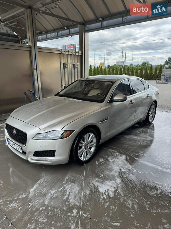 Седан Jaguar XF 2016 в Львові