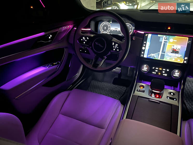 Седан Jaguar XF 2024 в Полтаве