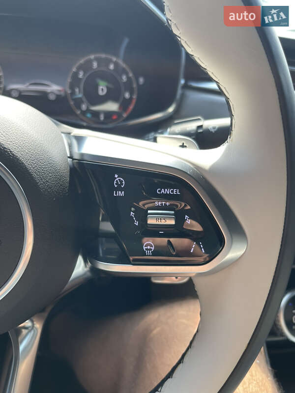 Седан Jaguar XF 2024 в Полтаве