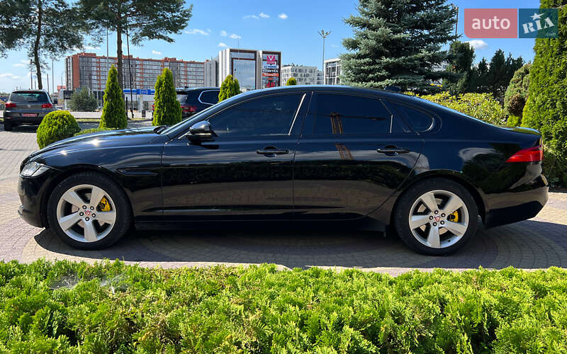 Седан Jaguar XF 2017 в Львове