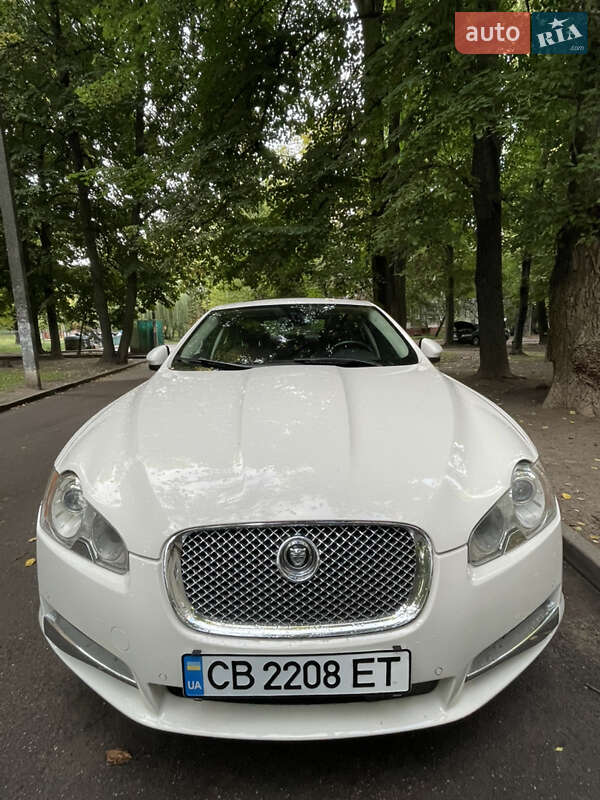 Седан Jaguar XF 2009 в Чернигове