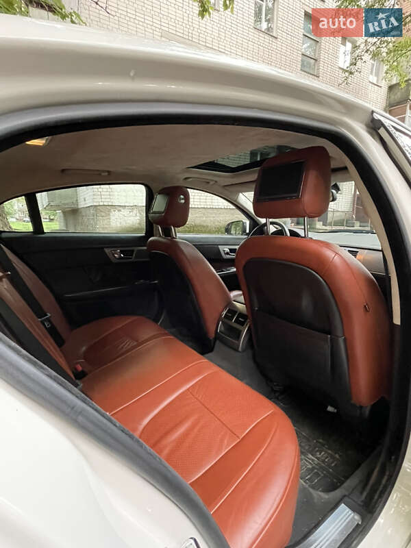 Седан Jaguar XF 2009 в Чернигове
