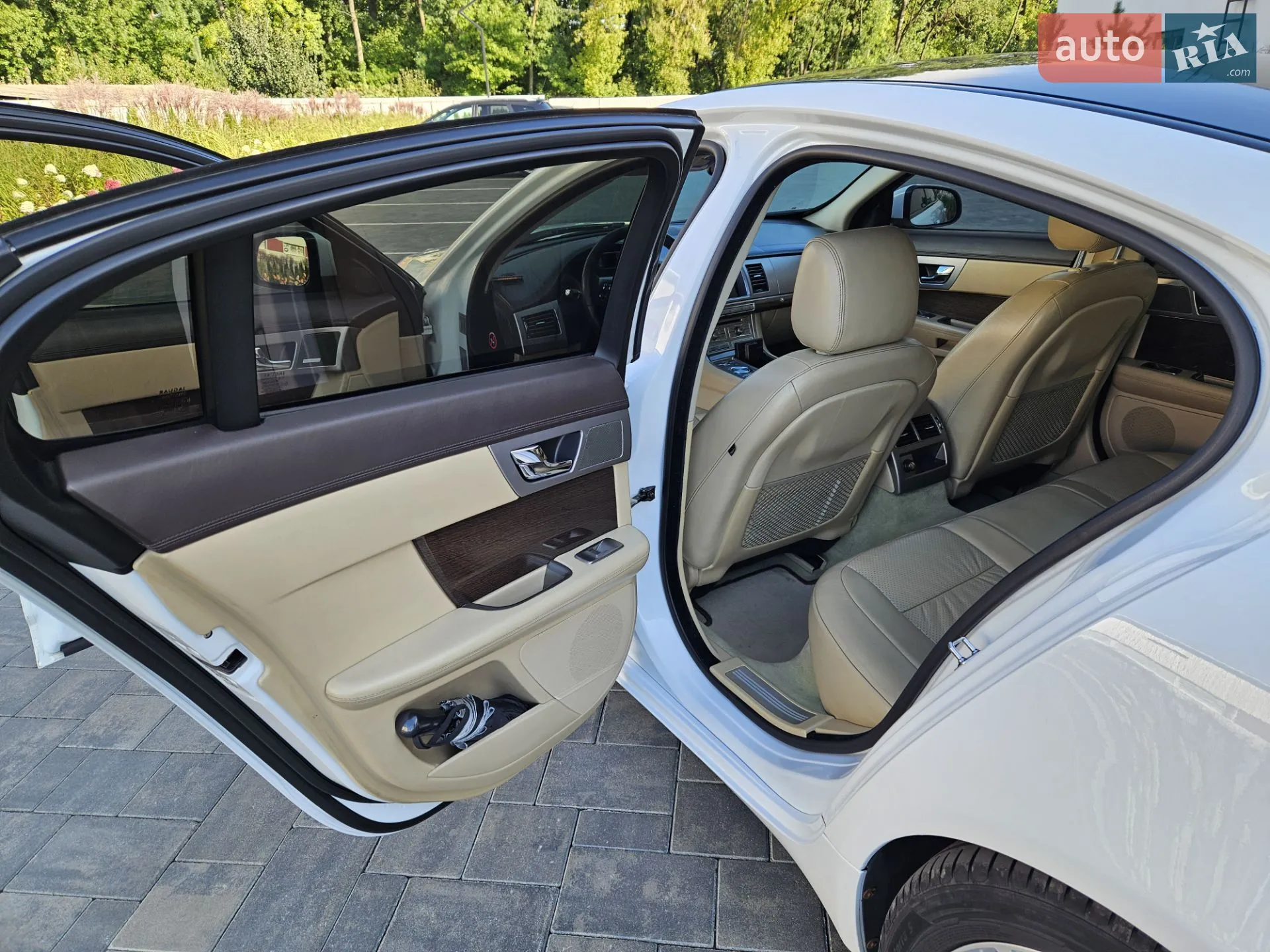 2010 Jaguar XF - мініатюра 8