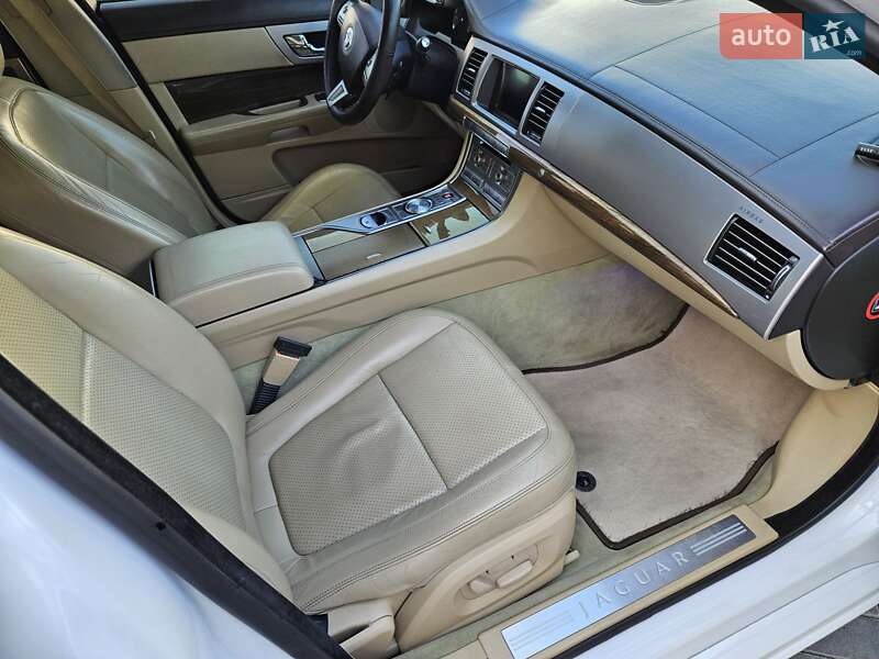 Седан Jaguar XF 2010 в Луцьку фото 10 Седан Jaguar XF 2010 в Луцьку