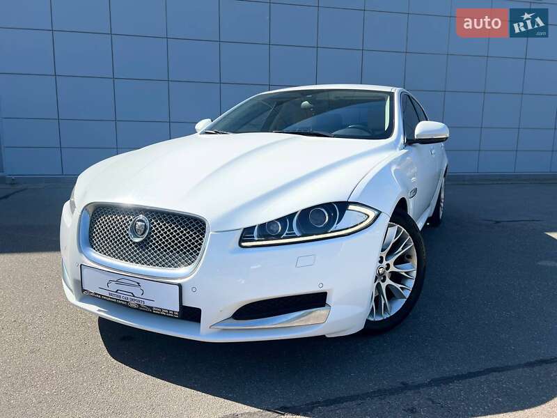 Седан Jaguar XF 2012 в 