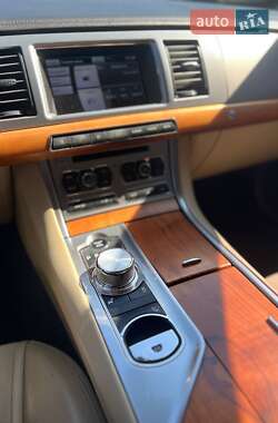 Седан Jaguar XF 2012 в 