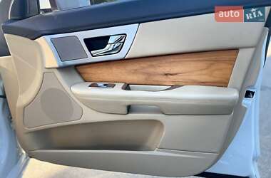 Седан Jaguar XF 2012 в 